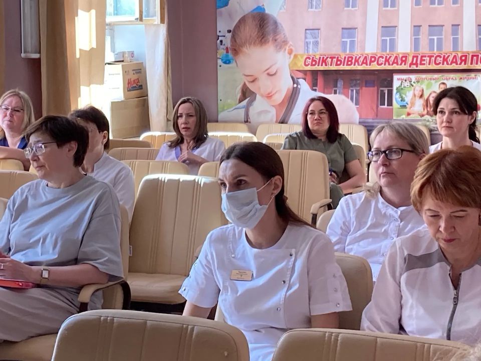 Полицейские Сыктывкара провели обучающую беседу о мошенничестве для медицинских работников Полицейские Сыктывкара провели обучающую беседу о мошенничестве для медицинских работников