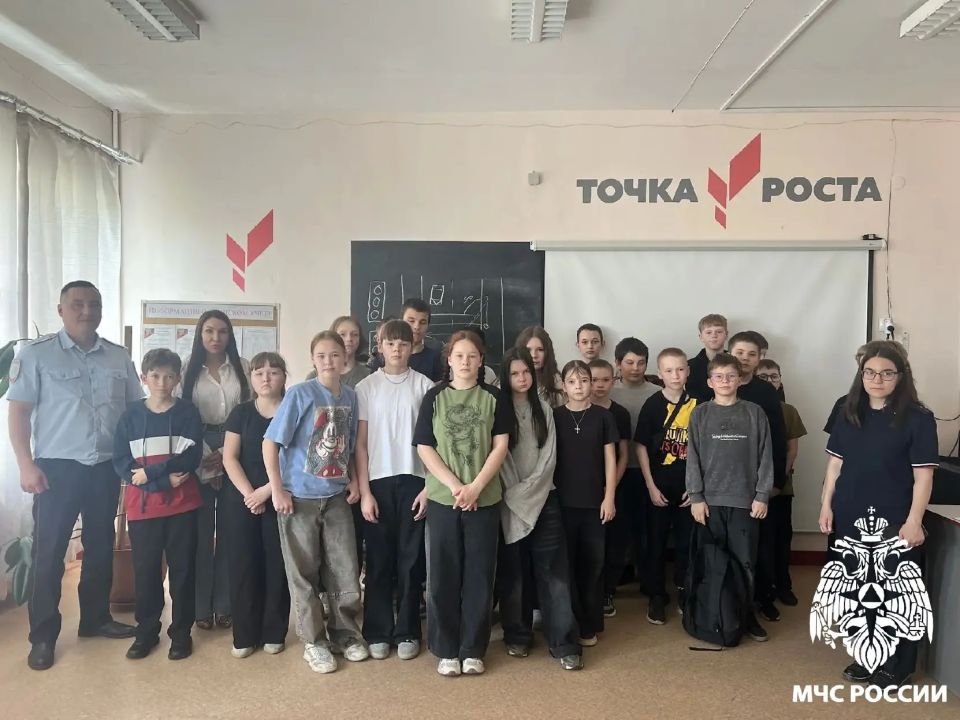Не шути с огнем. Старший дознаватель Евгений Михайлов встретился с учащимися школы села Нившера Не шути с огнем. Старший дознаватель Евгений Михайлов встретился с учащимися школы села Нившера
