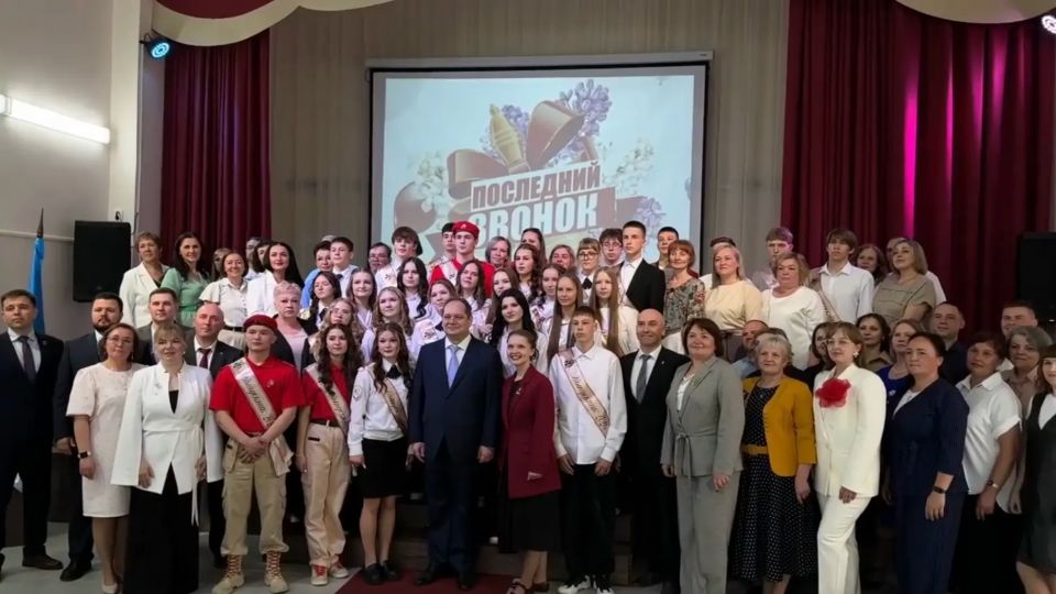 Ростислав Гольдштейн пожелал выпускникам школ получить лучшие знания и вернуться в родную республику
