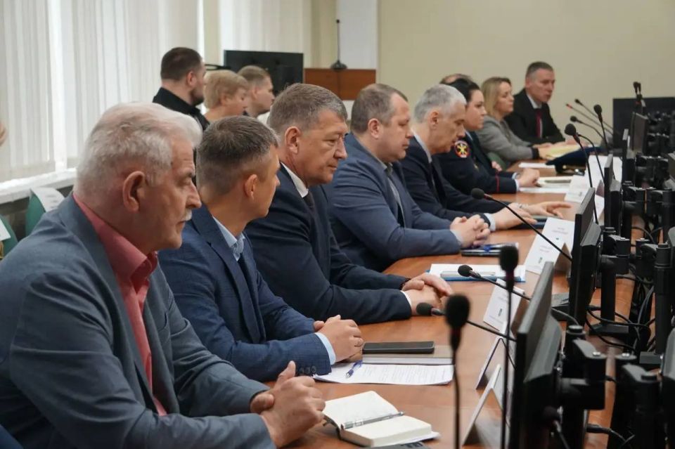 Максим Мартышин: Сегодня на общегородской планерке заслушали краткие доклады коммунальщиков и ресурсников Максим Мартышин: Сегодня на общегородской планерке заслушали краткие доклады коммунальщиков и ресурсников