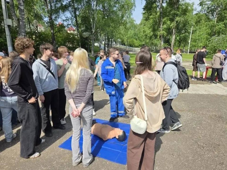 «Там, где начинается Родина» - так назывался концерт в честь Дня пограничника, который прошёл сегодня у Дома развития культуры и искусства «Там, где начинается Родина» - так назывался концерт в честь Дня пограничника, который прошёл сегодня у Дома развития культуры и искусства