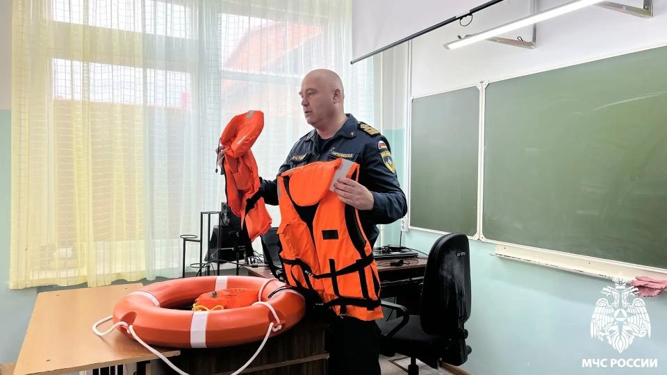 Будем осторожны у воды!. В школе №1 города Вуктыл прошли лекции в рамках акции "Мои безопасные каникулы"