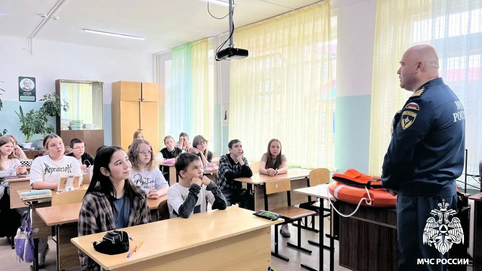 Будем осторожны у воды!. В школе №1 города Вуктыл прошли лекции в рамках акции "Мои безопасные каникулы" Будем осторожны у воды!. В школе №1 города Вуктыл прошли лекции в рамках акции "Мои безопасные каникулы"
