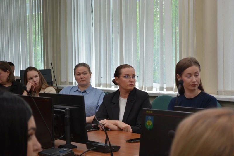 В Сыктывкаре полицейские и общественники организовали семинар по профилактике мошенничества для сотрудников администрации города В Сыктывкаре полицейские и общественники организовали семинар по профилактике мошенничества для сотрудников администрации города
