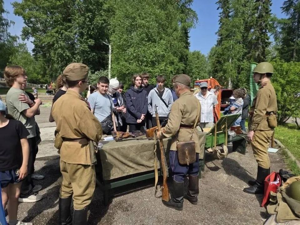 «Там, где начинается Родина» - так назывался концерт в честь Дня пограничника, который прошёл сегодня у Дома развития культуры и искусства «Там, где начинается Родина» - так назывался концерт в честь Дня пограничника, который прошёл сегодня у Дома развития культуры и искусства