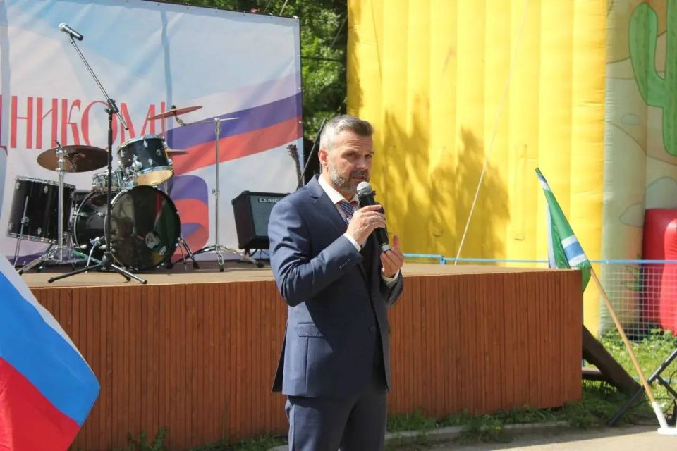 «Там, где начинается Родина» - так назывался концерт в честь Дня пограничника, который прошёл сегодня у Дома развития культуры и искусства «Там, где начинается Родина» - так назывался концерт в честь Дня пограничника, который прошёл сегодня у Дома развития культуры и искусства