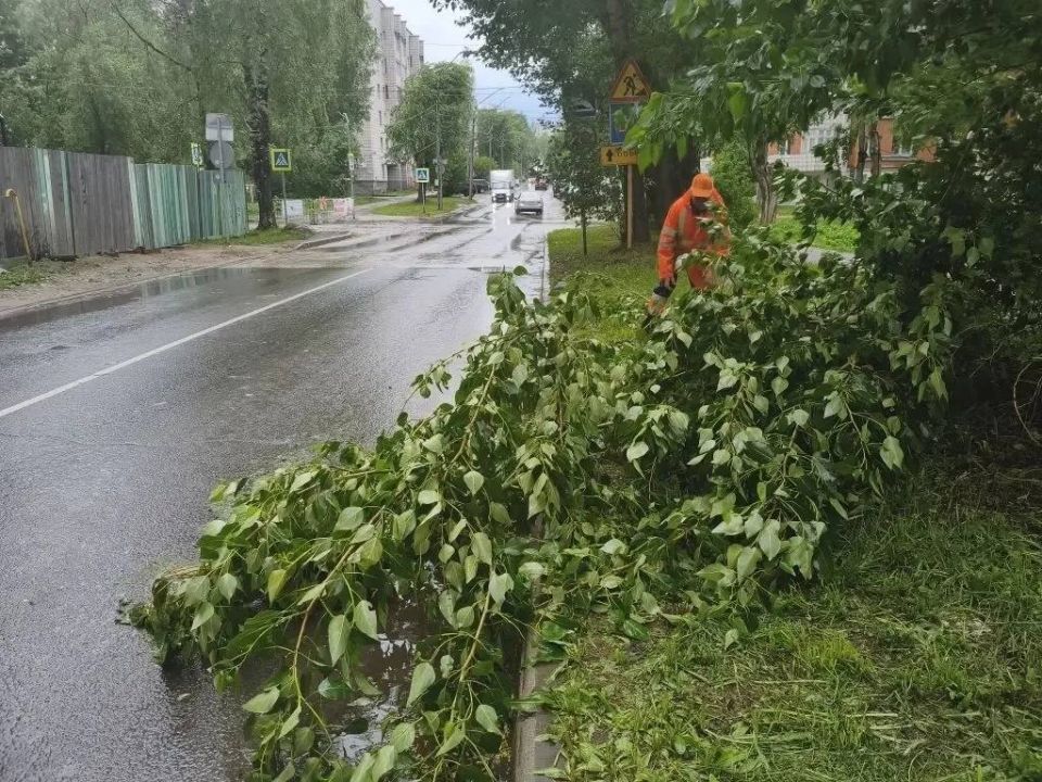 Максим Мартышин: Вчера наш Сыктывкар снова накрыло непогодой Максим Мартышин: Вчера наш Сыктывкар снова накрыло непогодой