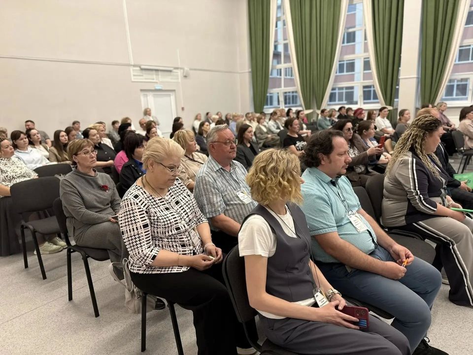 В Сыктывкаре прошёл XI муниципальный форум «Родительский ВСЕобуч: код #Лето_2026» В Сыктывкаре прошёл XI муниципальный форум «Родительский ВСЕобуч: код #Лето_2026»