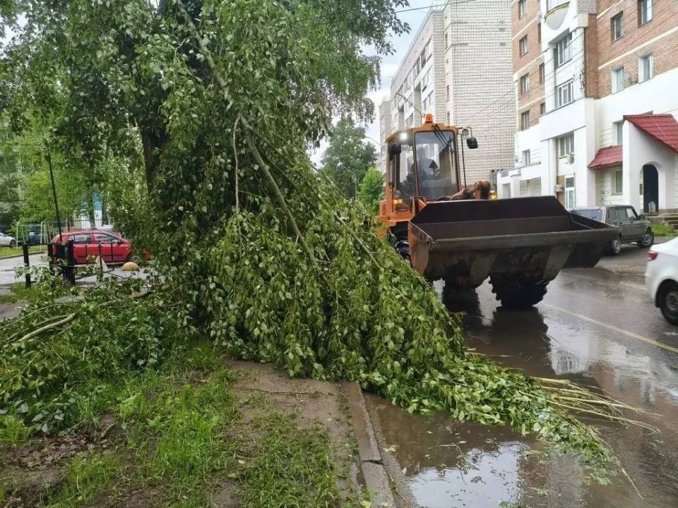 Максим Мартышин: Вчера наш Сыктывкар снова накрыло непогодой Максим Мартышин: Вчера наш Сыктывкар снова накрыло непогодой