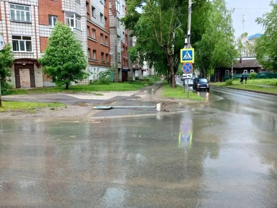 Максим Мартышин: Вчера наш Сыктывкар снова накрыло непогодой Максим Мартышин: Вчера наш Сыктывкар снова накрыло непогодой