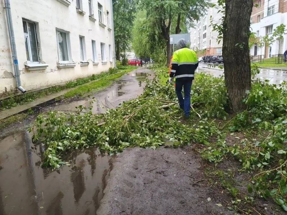 Максим Мартышин: Вчера наш Сыктывкар снова накрыло непогодой Максим Мартышин: Вчера наш Сыктывкар снова накрыло непогодой