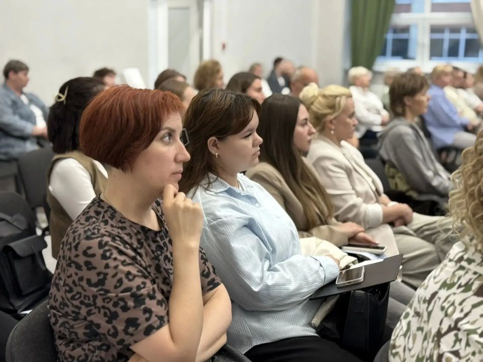 В Сыктывкаре прошёл XI муниципальный форум «Родительский ВСЕобуч: код #Лето_2026» В Сыктывкаре прошёл XI муниципальный форум «Родительский ВСЕобуч: код #Лето_2026»