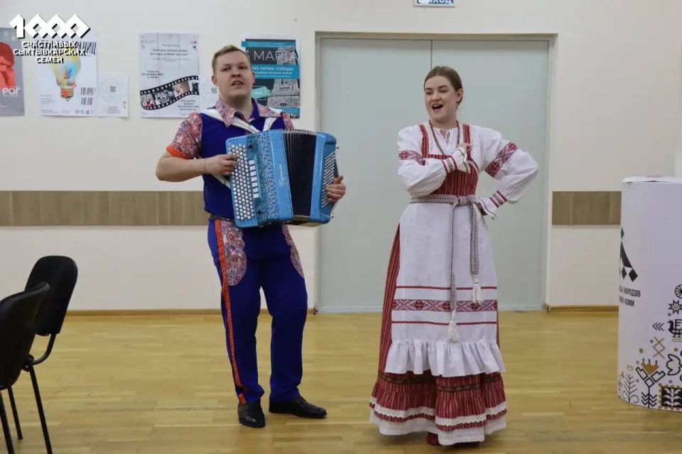 Максим Мартышин: Знакомьтесь, молодая семья Мороковых - Евгений и Дарья! Максим Мартышин: Знакомьтесь, молодая семья Мороковых - Евгений и Дарья!