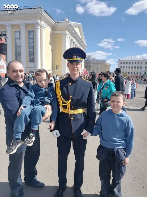 Максим Мартышин: Друзья, сегодня хочу познакомить вас с замечательной семьёй Тырбылевых - Сергеем, Анной и их очаровательными дочурками - Ариной и Дарьей и любознательными сыновьями - Марком, Иваном и Михаилом Максим Мартышин: Друзья, сегодня хочу познакомить вас с замечательной семьёй Тырбылевых - Сергеем, Анной и их очаровательными дочурками - Ариной и Дарьей и любознательными сыновьями - Марком, Иваном и Михаилом