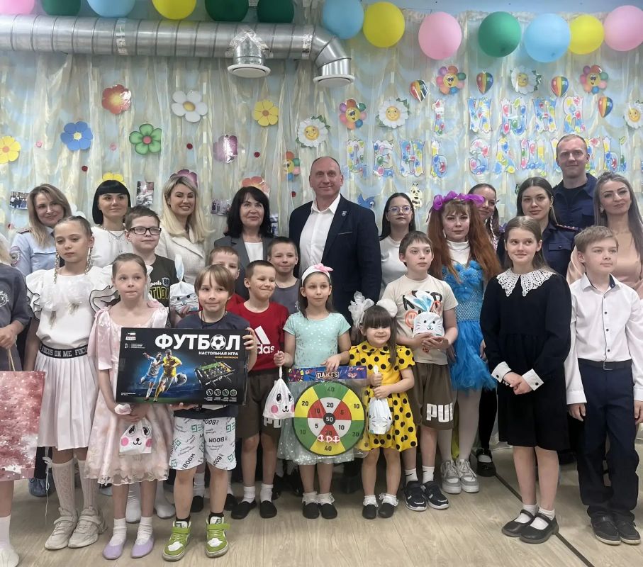 Сотрудники следственного управления поздравили воспитанников подшефных социальных учреждений с Международным днём защиты детей Сотрудники следственного управления поздравили воспитанников подшефных социальных учреждений с Международным днём защиты детей