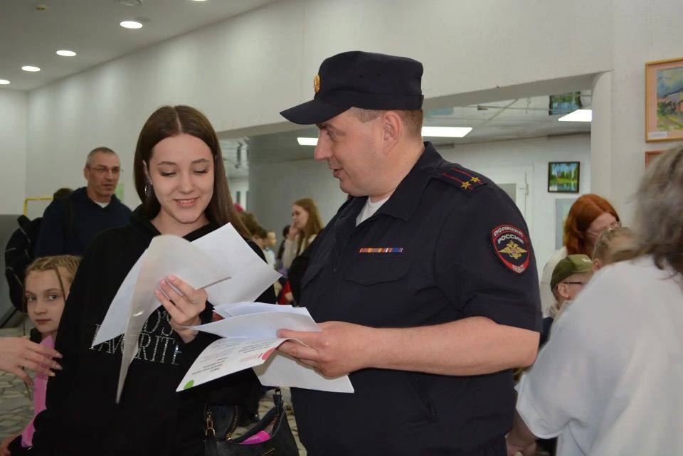 В Сыктывкаре полицейские организовали тематические площадки для юных горожан в рамках фестиваля детства и юности