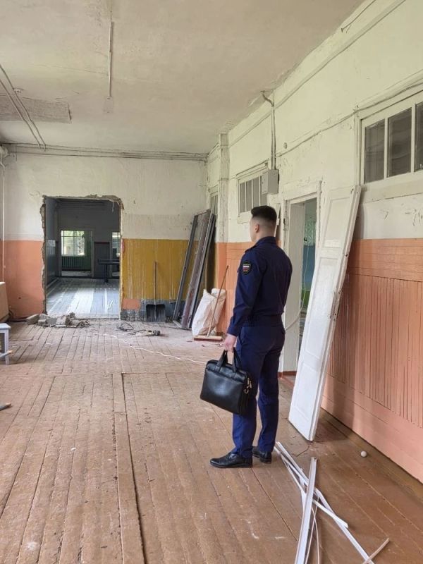 Заместитель прокурора Прилузского района Игорь Дурнев совместно с представителем Агентства проектного управления Республики Коми выехал с проверкой в село Гурьевка Заместитель прокурора Прилузского района Игорь Дурнев совместно с представителем Агентства проектного управления Республики Коми выехал с проверкой в село Гурьевка