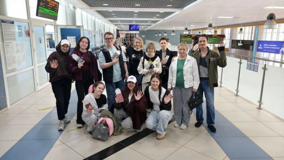 Сегодня утром делегация студентов ссузов из Коми вылетела в Хабаровск Сегодня утром делегация студентов ссузов из Коми вылетела в Хабаровск