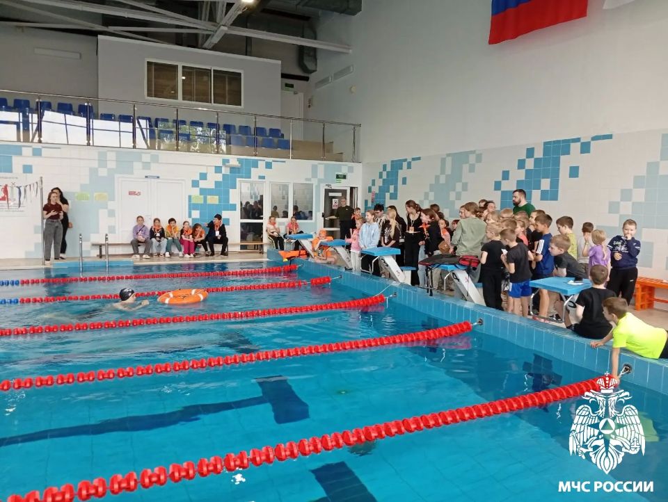 Познаём на практике. Инспекторы Усть-Вымского участка ГИМС МЧС России провели лекции с отработкой практических навыков по безопасности на воде в летний период при открытии детского оздоровительного лагеря на базе спортивной... Познаём на практике. Инспекторы Усть-Вымского участка ГИМС МЧС России провели лекции с отработкой практических навыков по безопасности на воде в летний период при открытии детского оздоровительного лагеря на базе спортивной...