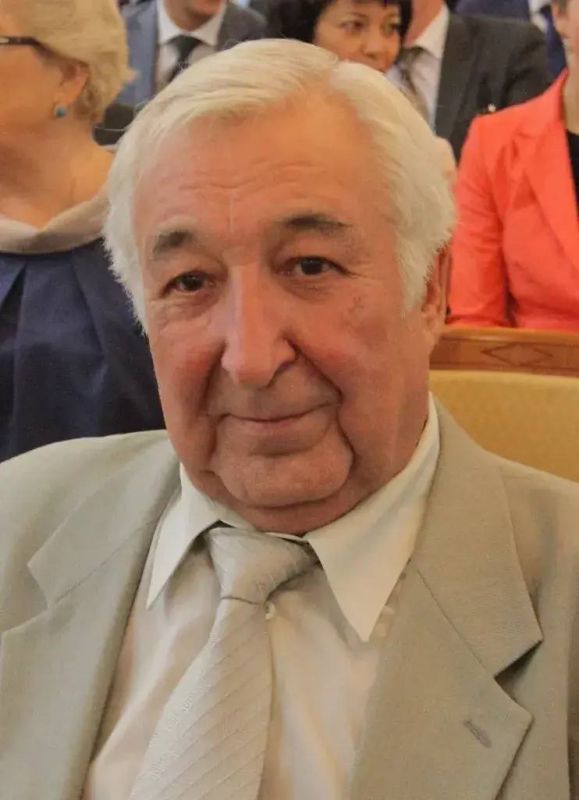 Максим Мартышин: Друзья, сегодня - последняя часть моего рассказа о Почётных гражданах Сыктывкара из сферы государственного и муниципального управления, а также общественной работы Максим Мартышин: Друзья, сегодня - последняя часть моего рассказа о Почётных гражданах Сыктывкара из сферы государственного и муниципального управления, а также общественной работы