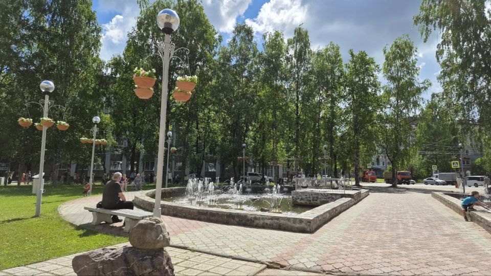 Максим Мартышин: Друзья, мы продолжаем украшать город цветами Максим Мартышин: Друзья, мы продолжаем украшать город цветами