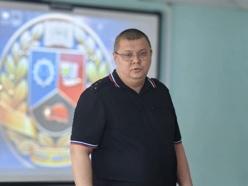 Полицейские и общественники Воркуты напомнили школьникам о бережном отношении к русскому языку Полицейские и общественники Воркуты напомнили школьникам о бережном отношении к русскому языку