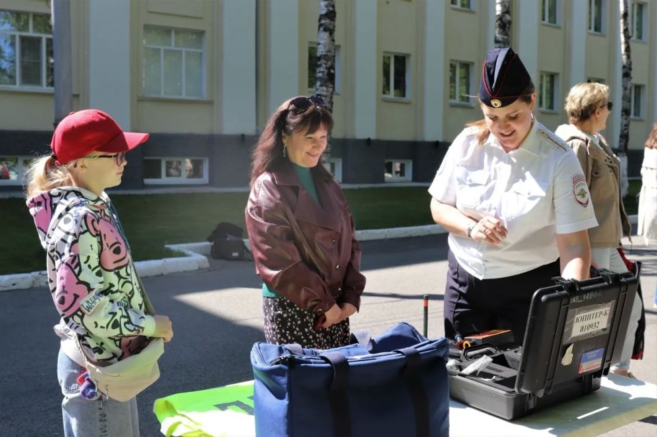 В Сыктывкаре в Кировском парке прошли мероприятия посвященные 308-летию российской полиции В Сыктывкаре в Кировском парке прошли мероприятия посвященные 308-летию российской полиции