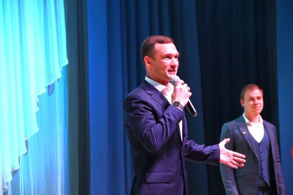 Максим Мартышин: Друзья, в преддверии у нас сразу два праздника - День России и День нашего любимого города Максим Мартышин: Друзья, в преддверии у нас сразу два праздника - День России и День нашего любимого города