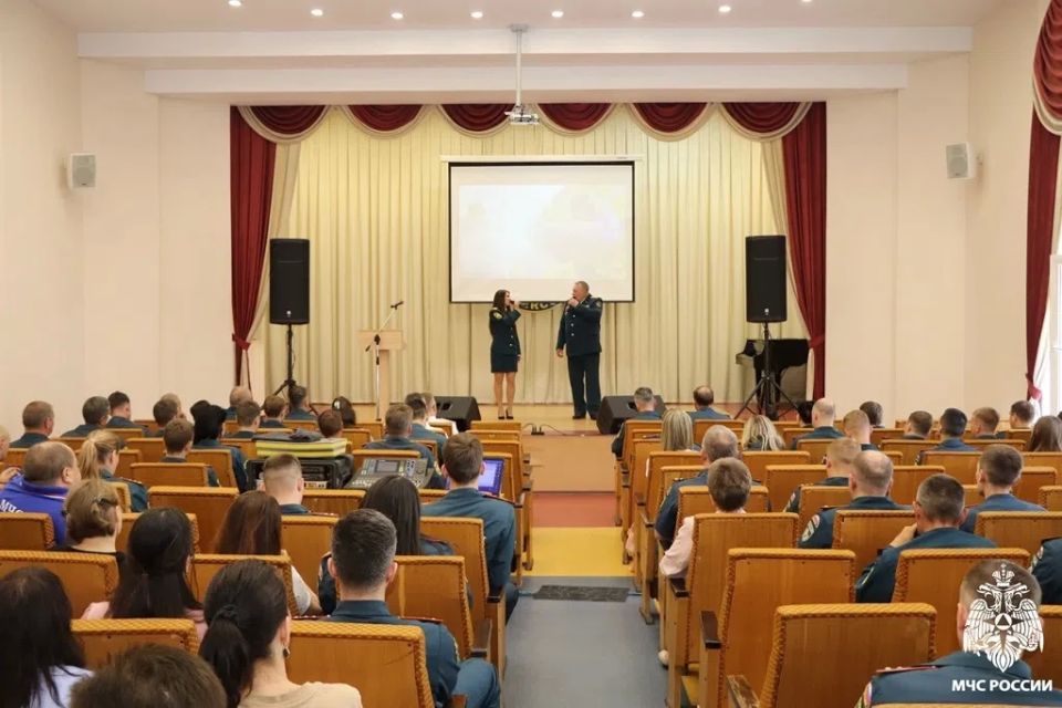 В Главном управлении МЧС России по Коми состоялось торжественное собрание, посвященное Дню России и Дню города Сыктывкара В Главном управлении МЧС России по Коми состоялось торжественное собрание, посвященное Дню России и Дню города Сыктывкара