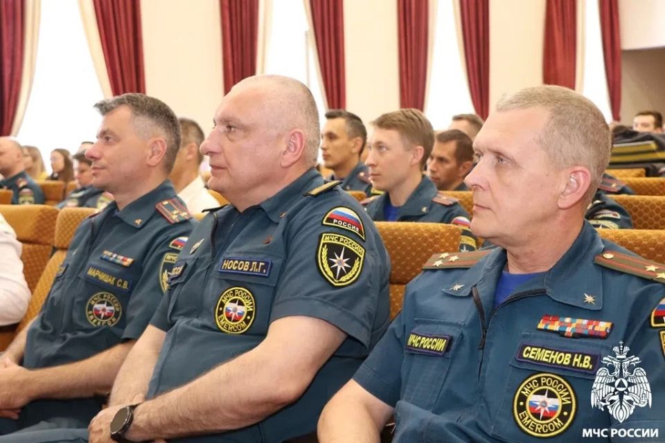 В Главном управлении МЧС России по Коми состоялось торжественное собрание, посвященное Дню России и Дню города Сыктывкара В Главном управлении МЧС России по Коми состоялось торжественное собрание, посвященное Дню России и Дню города Сыктывкара