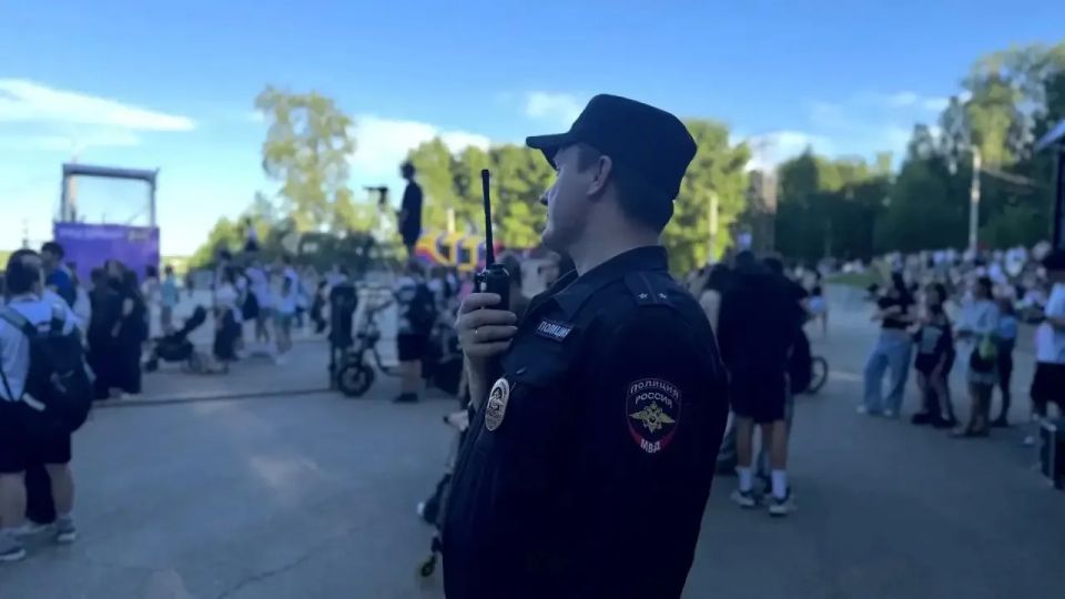 Полицейские Коми обеспечивают охрану общественного порядка и безопасность дорожного движения в День России Полицейские Коми обеспечивают охрану общественного порядка и безопасность дорожного движения в День России