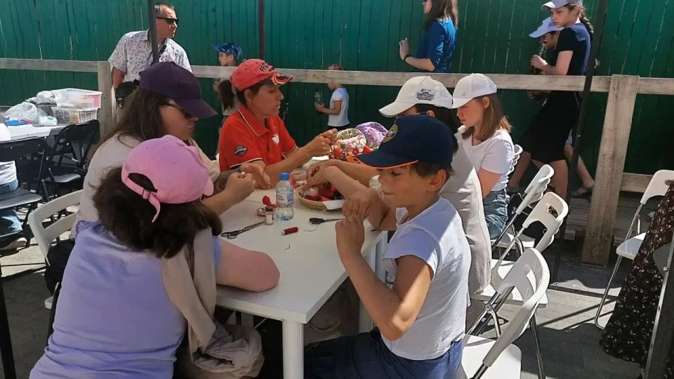 На пешеходной зоне на улице Коммунистической развернулась межрегиональная книжная выставка-ярмарка «Алая лента» На пешеходной зоне на улице Коммунистической развернулась межрегиональная книжная выставка-ярмарка «Алая лента»