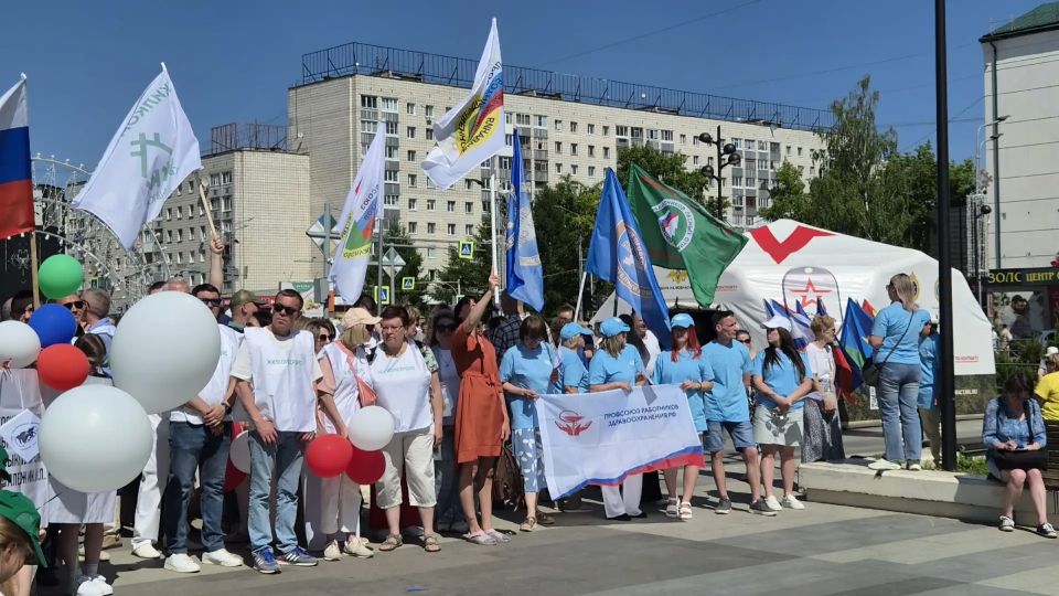 В Сыктывкаре прошло торжественное открытие мероприятий, приуроченных ко Дню России и Дню города В Сыктывкаре прошло торжественное открытие мероприятий, приуроченных ко Дню России и Дню города