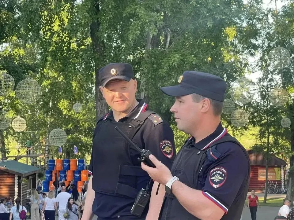 Полицейские Коми обеспечивают охрану общественного порядка и безопасность дорожного движения в День России Полицейские Коми обеспечивают охрану общественного порядка и безопасность дорожного движения в День России