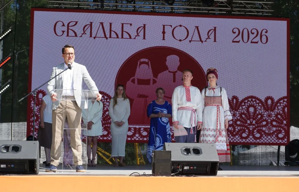 Сергей Емельянов поздравил молодожёнов на мероприятии «Свадьба года» Сергей Емельянов поздравил молодожёнов на мероприятии «Свадьба года»