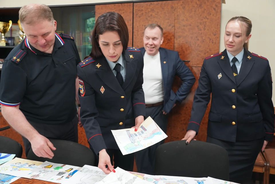 В МВД по Республике Коми подвели итоги регионального творческого конкурса «Кадет – гордость МВД по Республике Коми!» В МВД по Республике Коми подвели итоги регионального творческого конкурса «Кадет – гордость МВД по Республике Коми!»