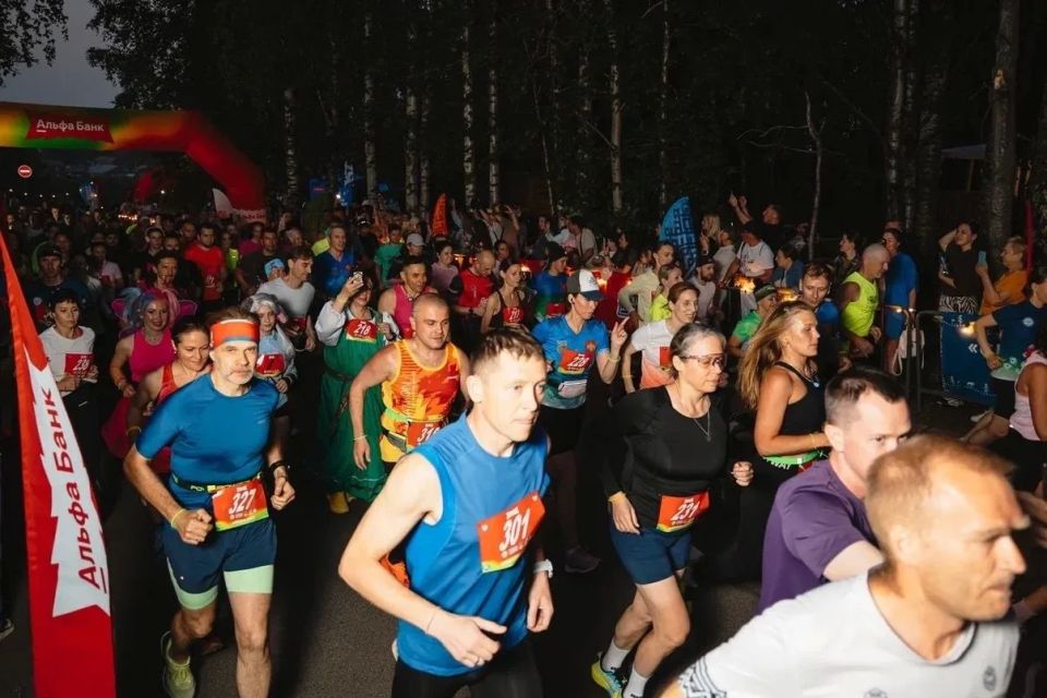 Когда город спит, спортсмены бегут: в Сыктывкаре состоялся забег «РытЪя Кар» Когда город спит, спортсмены бегут: в Сыктывкаре состоялся забег «РытЪя Кар»