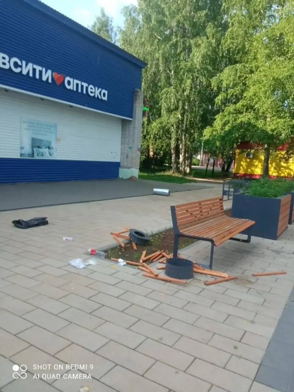 Максим Мартышин: О факте вандализма в поселке Краснозатонский Максим Мартышин: О факте вандализма в поселке Краснозатонский