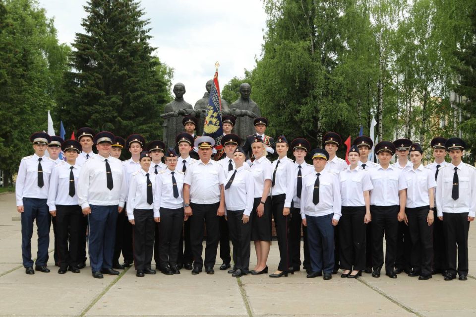 В Сыктывкаре состоялась церемония приведение к Присяге молодых сотрудников полиции В Сыктывкаре состоялась церемония приведение к Присяге молодых сотрудников полиции