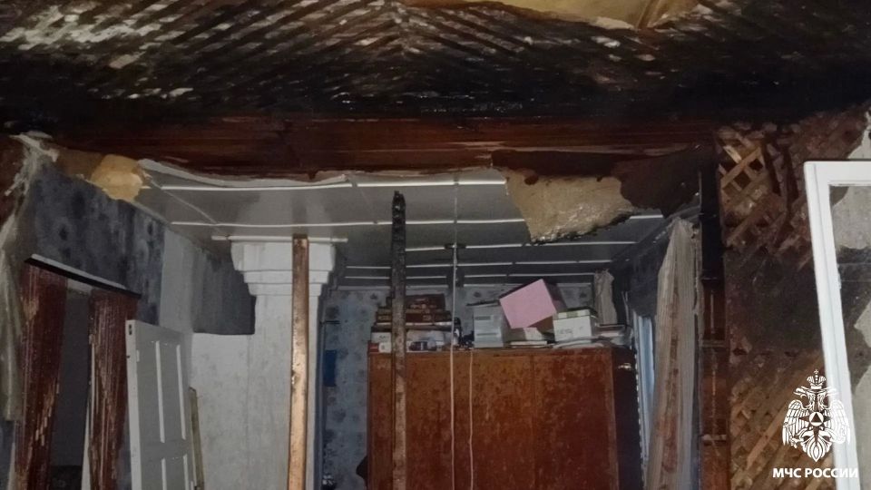 За #ДежурныеСутки огнеборцы Республики Коми ликвидировали возгорание на площади 5 квадратных метров в квартире многоквартирного жилого дома по улице Вежьинской в поселке Вежью