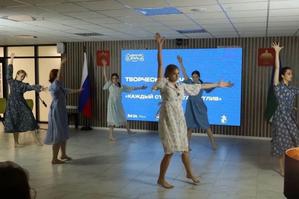 Третий квартирник «Студенческая волна»: новые лица, старые друзья и уют под одной крышей Вчера в Ресурсном молодёжном центре прошёл уже третий квартирник «Студенческая волна» Третий квартирник «Студенческая волна»: новые лица, старые друзья и уют под одной крышей Вчера в Ресурсном молодёжном центре прошёл уже третий квартирник «Студенческая волна»