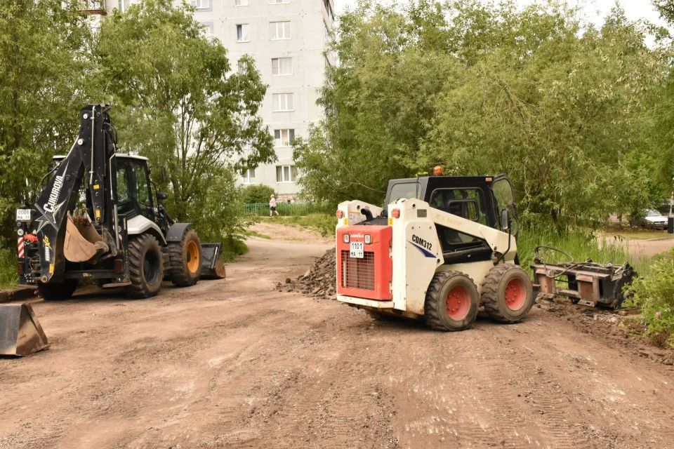 В Эжвинском районе начался ремонт дворовой территории в рамках программы «Формирование комфортной городской среды» В Эжвинском районе начался ремонт дворовой территории в рамках программы «Формирование комфортной городской среды»