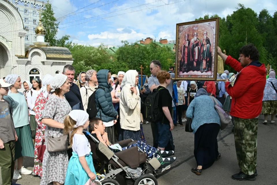 Православные верующие Коми в эти дни совершают традиционный Усть-Вымский крестный ход Православные верующие Коми в эти дни совершают традиционный Усть-Вымский крестный ход