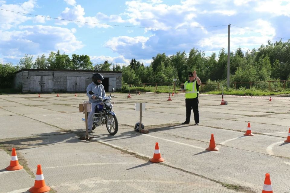 В деревне Чукчино Усть-Цилемского района состоялся конкурс юных водителей под названием «На мотоцикле – по правилам» В деревне Чукчино Усть-Цилемского района состоялся конкурс юных водителей под названием «На мотоцикле – по правилам»