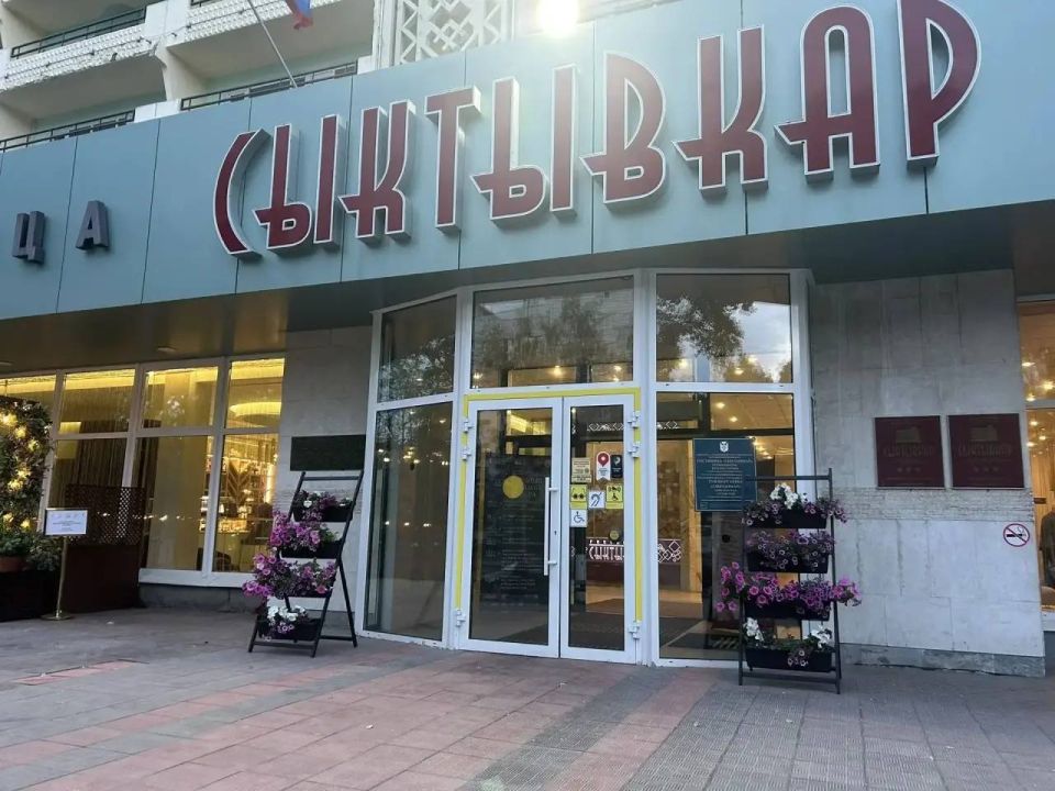 Максим Мартышин: Многие организации и предприятия города присоединились к инициативе сделать наш город по-настоящему цветущим: высадили яркие цветы, привели в порядок газоны, создали уют у своих зданий Максим Мартышин: Многие организации и предприятия города присоединились к инициативе сделать наш город по-настоящему цветущим: высадили яркие цветы, привели в порядок газоны, создали уют у своих зданий