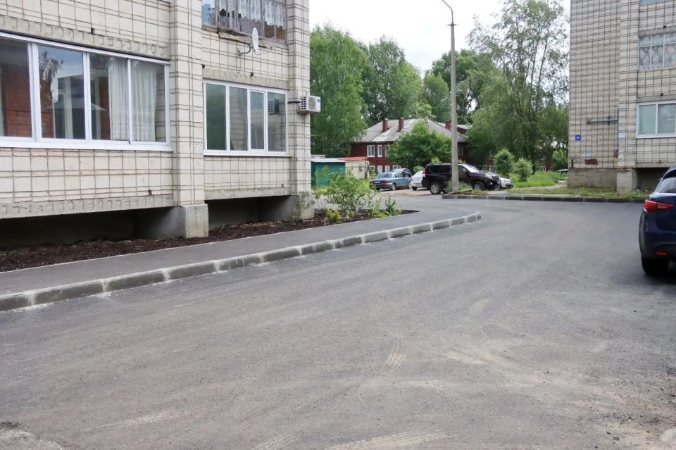 Максим Мартышин: Ремонт двора по Куратова, 81 завершён досрочно Максим Мартышин: Ремонт двора по Куратова, 81 завершён досрочно