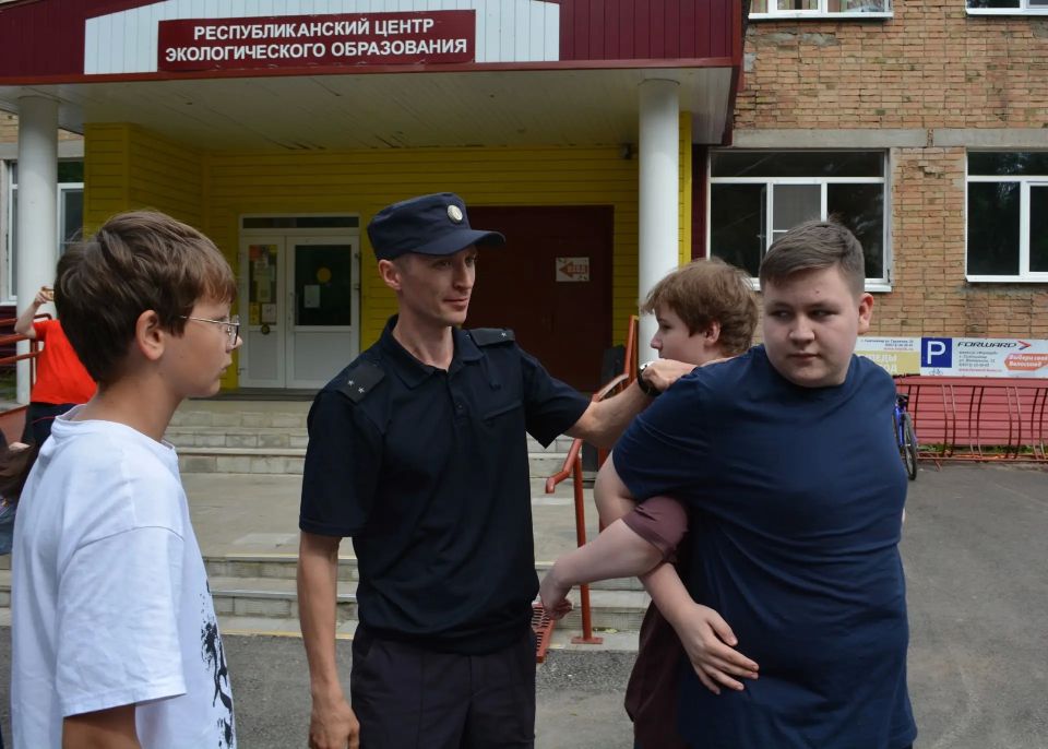 Каникулы с Общественным советом: полицейские и общественники Сыктывкара провели профилактическую встречу со школьниками Каникулы с Общественным советом: полицейские и общественники Сыктывкара провели профилактическую встречу со школьниками