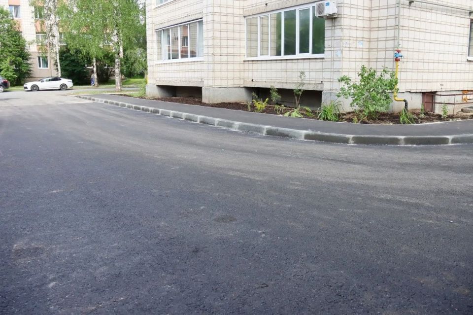 Максим Мартышин: Ремонт двора по Куратова, 81 завершён досрочно Максим Мартышин: Ремонт двора по Куратова, 81 завершён досрочно