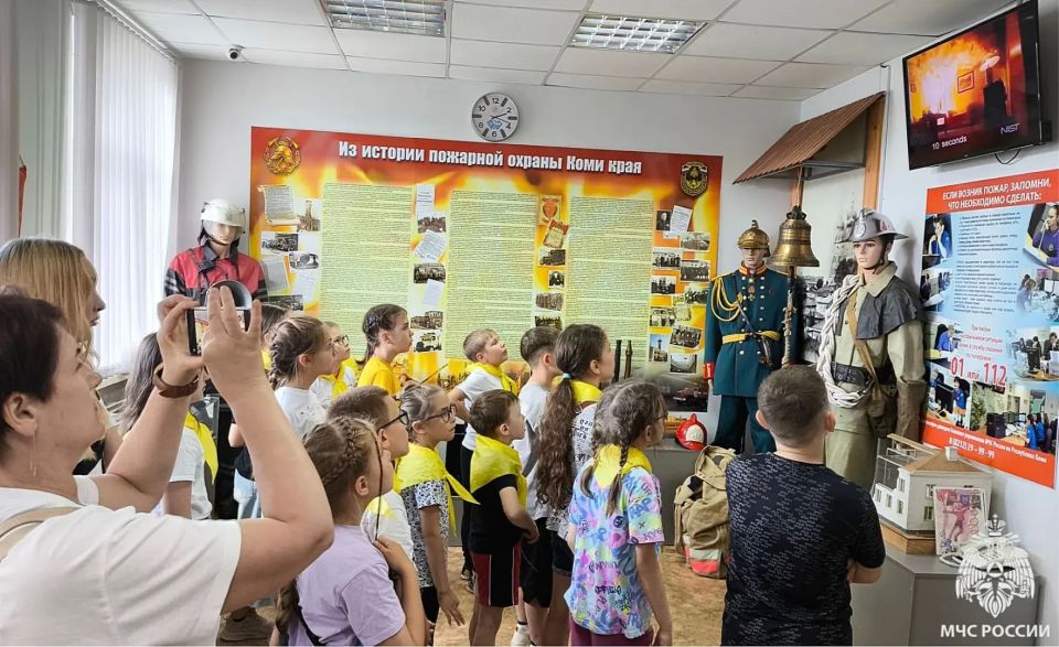 Каникулы с пользой!. Ребята из Сыктывкарского детского центра "Стартум" побывали в гостях у пожарно-технической выставки Каникулы с пользой!. Ребята из Сыктывкарского детского центра "Стартум" побывали в гостях у пожарно-технической выставки