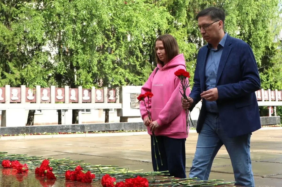 Полицейские и общественники приняли участие во Всероссийской мемориальной акции «Свеча памяти» Полицейские и общественники приняли участие во Всероссийской мемориальной акции «Свеча памяти»